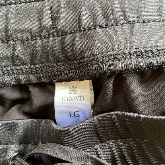 Black scrubs Size large Black womens Jogger scrub pants.
Maevn brand
40 for all - Picture 3 of 4